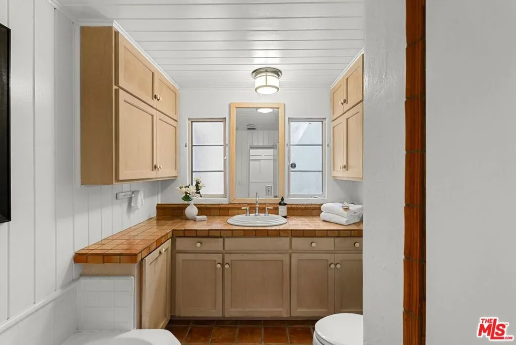 2666 La Cuesta Drive, Los Angeles, California 90046 home-pic-19