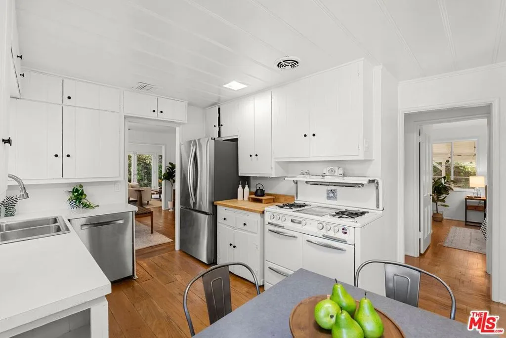 2666 La Cuesta Drive, Los Angeles, California 90046 home-pic-11