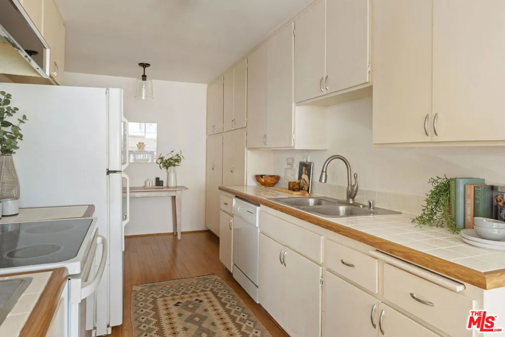 2929 Waverly Drive 115, Los Angeles, California 90039 home-pic-6