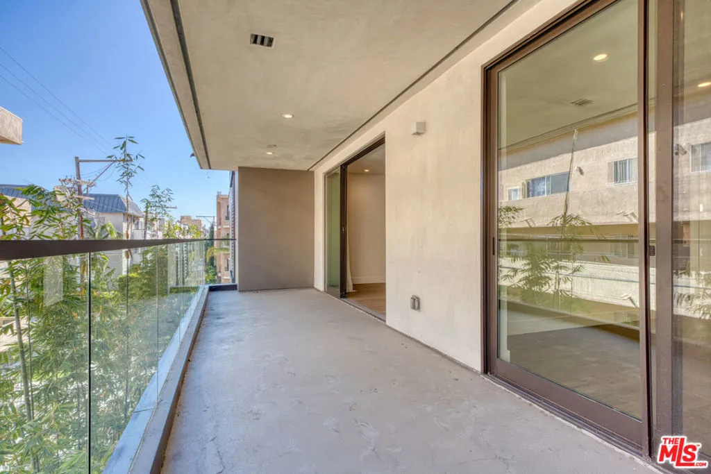 411 S Hamel Road 306, Los Angeles, California 90048 home-pic-14