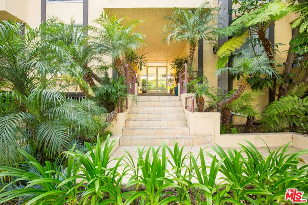 1731 Colby Avenue 202, Los Angeles, California 90025 home-pic-0