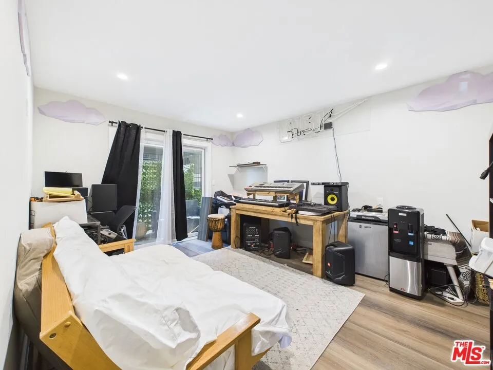 15344 Weddington Street 102, Sherman Oaks, California 91411 home-pic-5