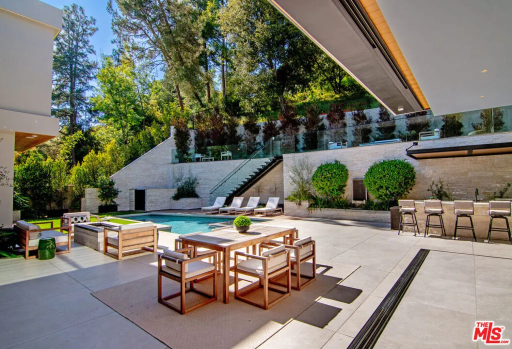2641 Hutton Drive, Beverly Hills, California 90210 home-pic-18