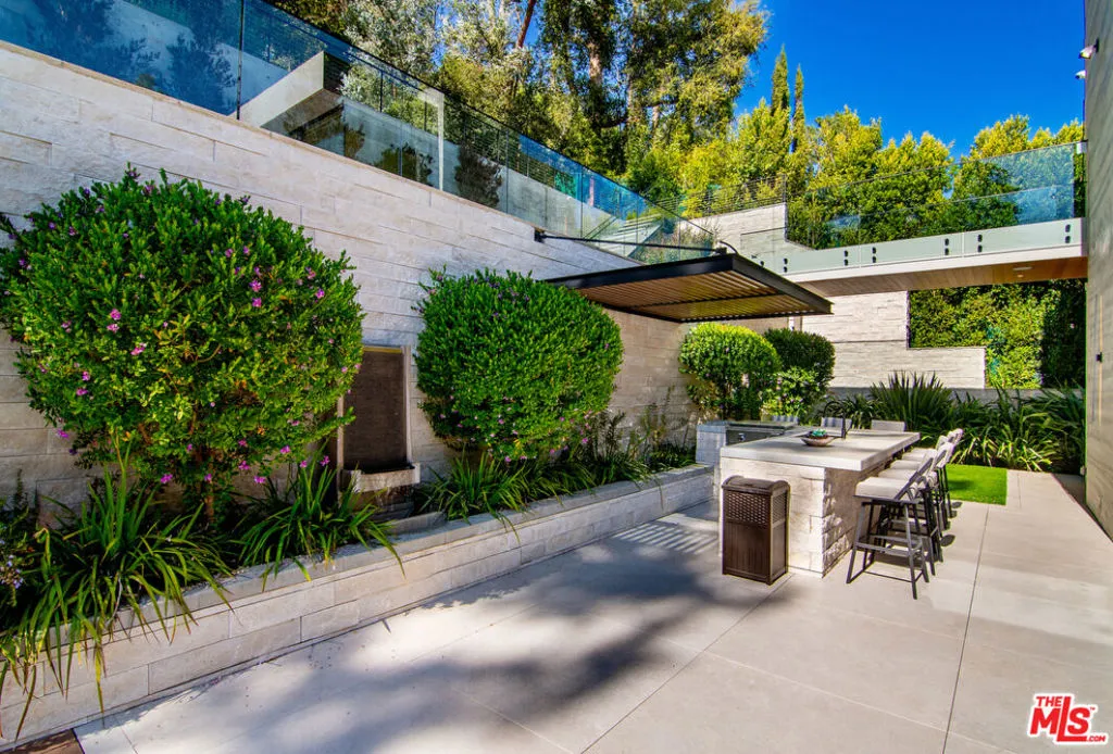 2641 Hutton Drive, Beverly Hills, California 90210 home-pic-47