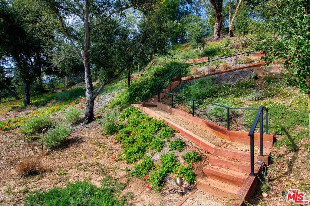 2641 Hutton Drive, Beverly Hills, California 90210 home-pic-60
