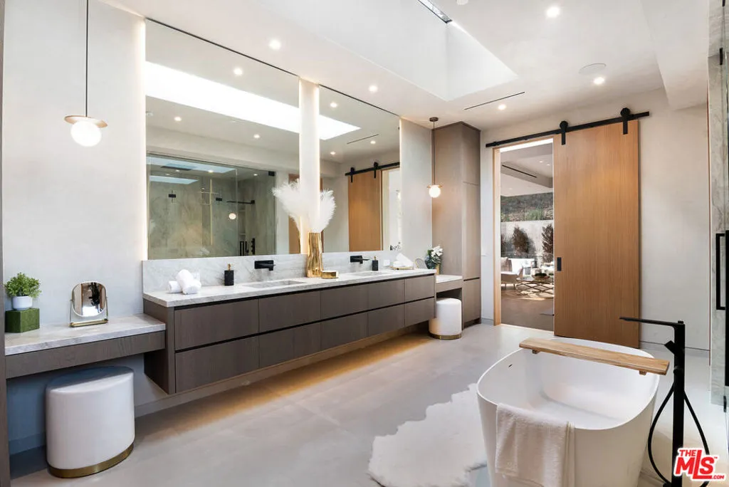 2641 Hutton Drive, Beverly Hills, California 90210 home-pic-32