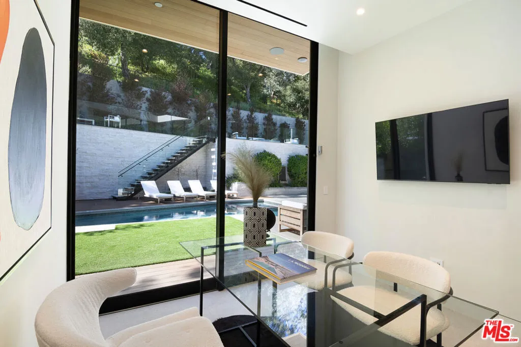 2641 Hutton Drive, Beverly Hills, California 90210 home-pic-26