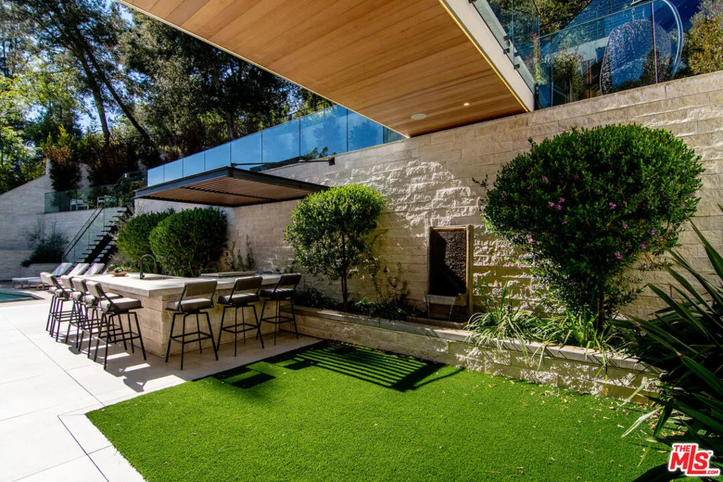 2641 Hutton Drive, Beverly Hills, California 90210 home-pic-49