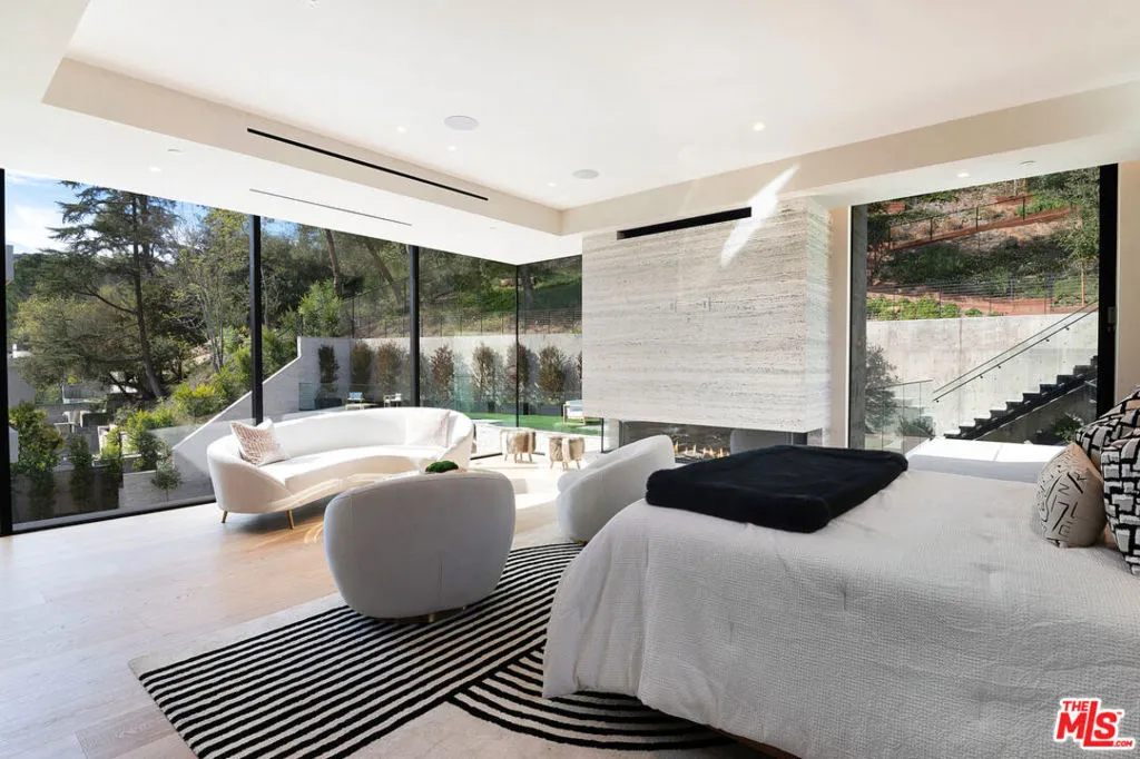 2641 Hutton Drive, Beverly Hills, California 90210 home-pic-31