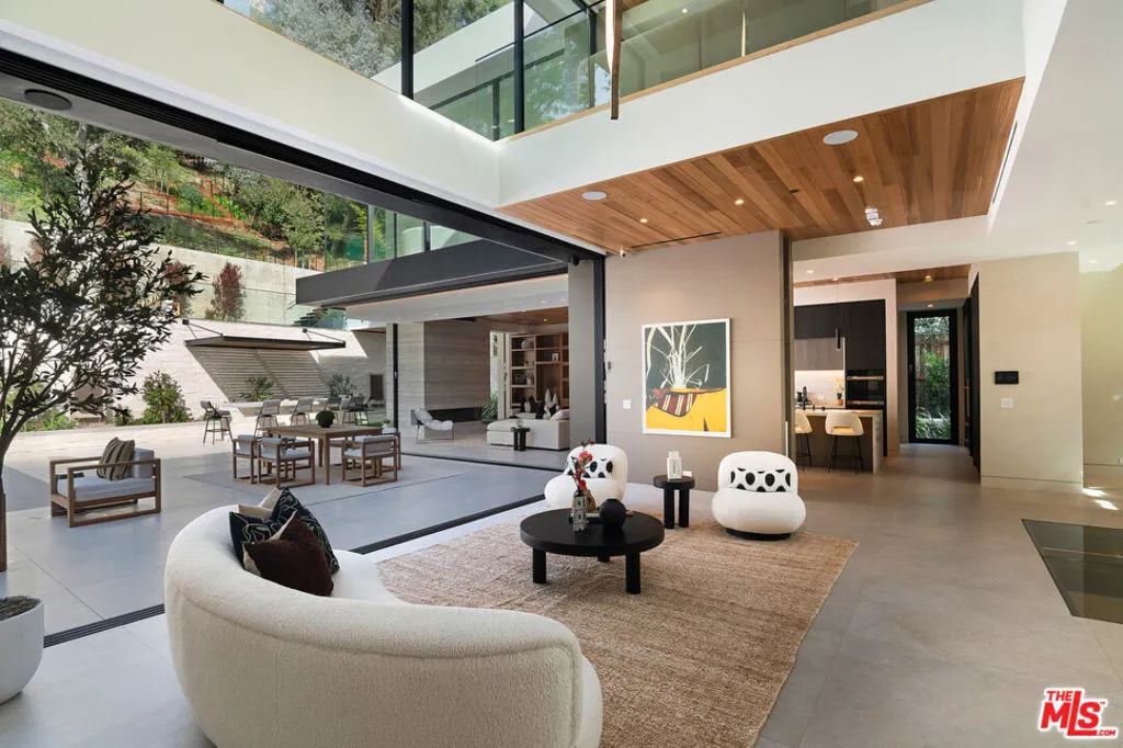 2641 Hutton Drive, Beverly Hills, California 90210 home-pic-14