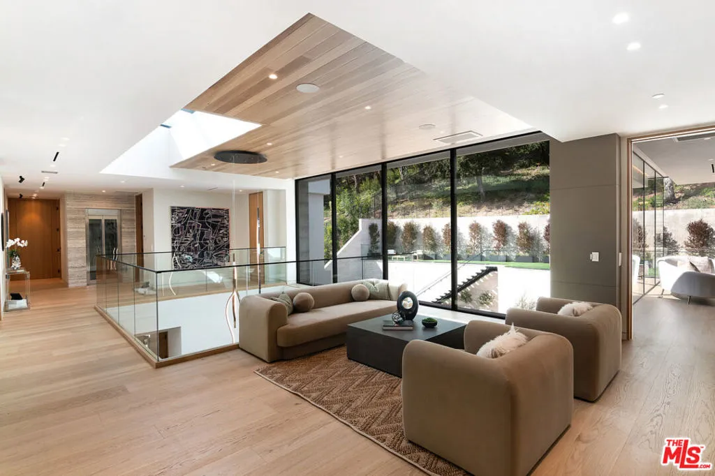 2641 Hutton Drive, Beverly Hills, California 90210 home-pic-28