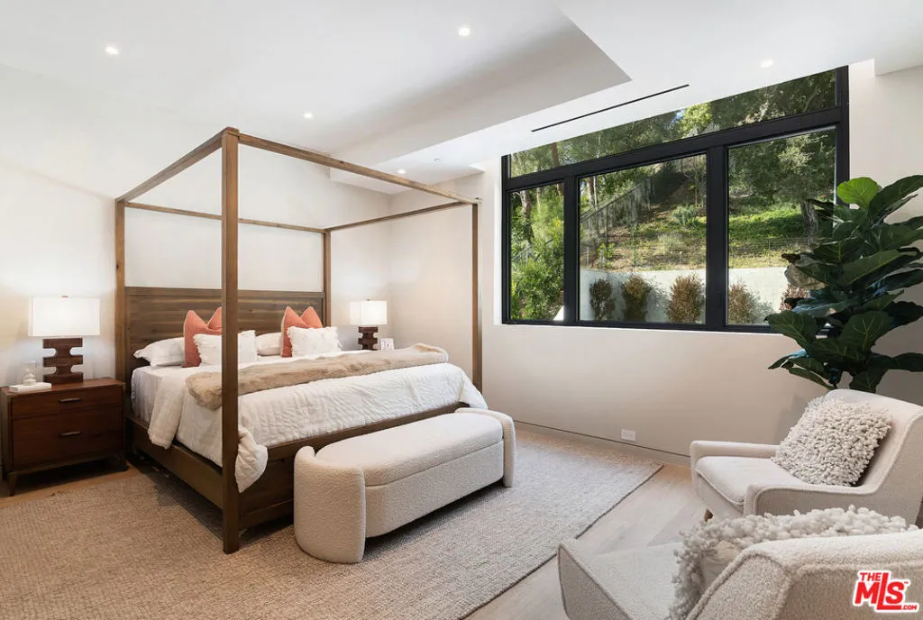 2641 Hutton Drive, Beverly Hills, California 90210 home-pic-35