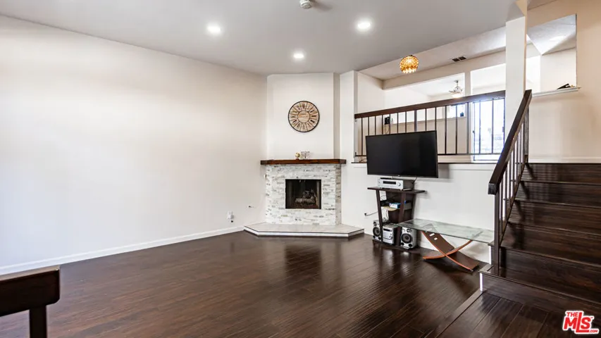 20737 Roscoe Boulevard 604, Winnetka, California 91306