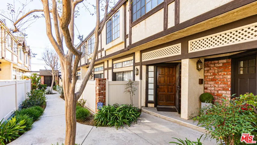 20737 Roscoe Boulevard 604, Winnetka, California 91306