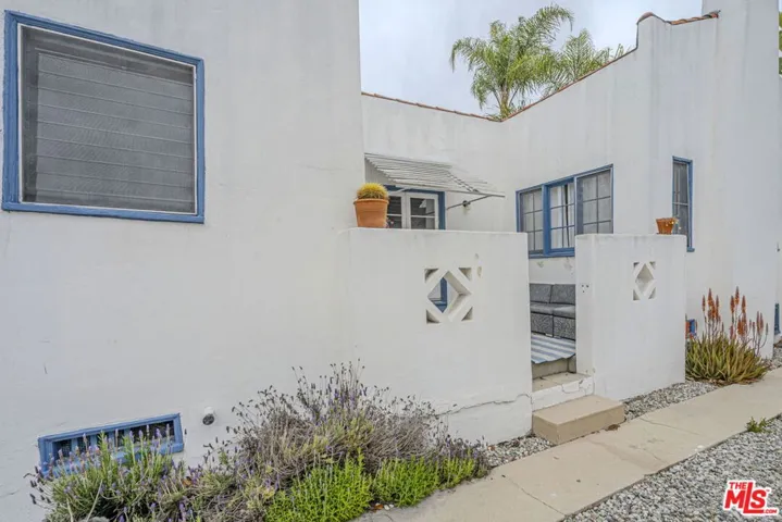 2009 N New Hampshire Avenue, Los Angeles, California 90027
