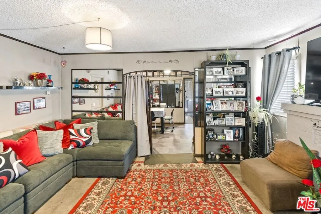 3312 Hyde Park Boulevard, Los Angeles, California 90043 home-pic-3