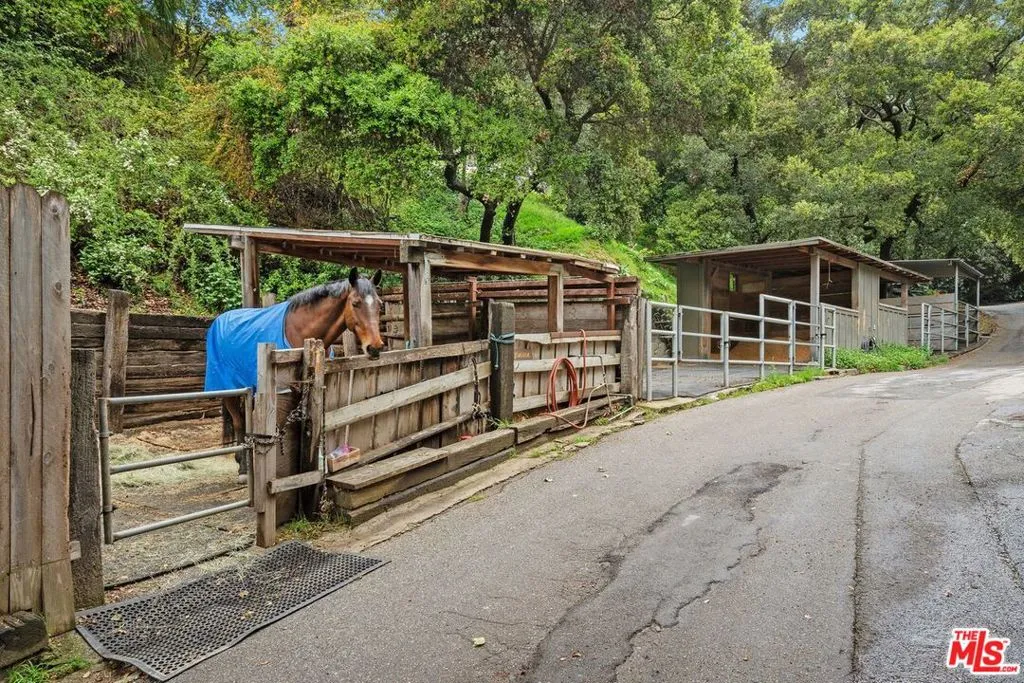 1809 Melhill Way, Los Angeles, California 90049 home-pic-2