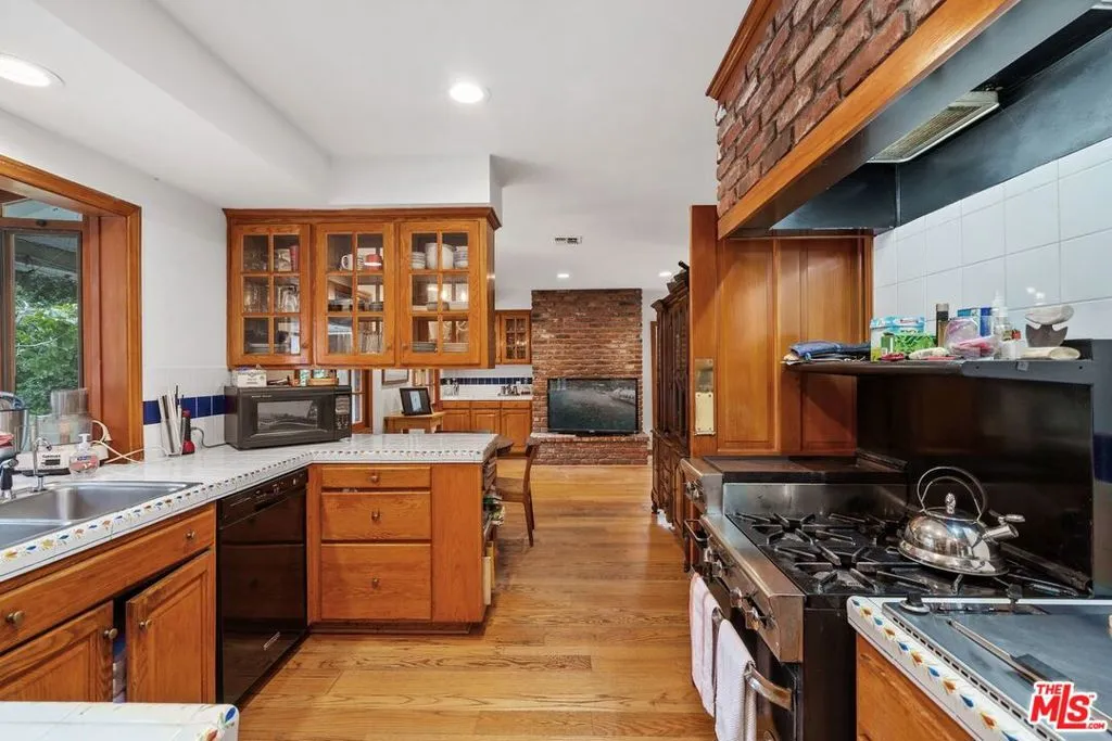 1809 Melhill Way, Los Angeles, California 90049 home-pic-11