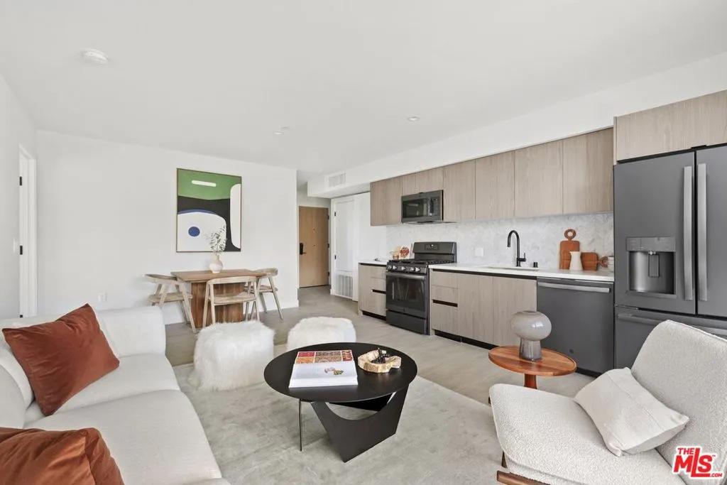 4506 Dockweiler Street 203, Los Angeles, California 90019 home-pic-2
