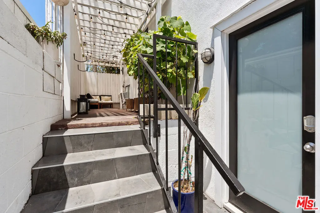 611 Mildred Avenue, Venice, California 90291 home-pic-15