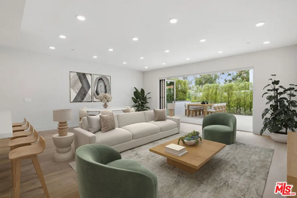 505 S Barrington Avenue 109, Los Angeles, California 90049, 3 Bedrooms Bedrooms, ,4 BathroomsBathrooms,Residential,For Sale,Barrington,25520173