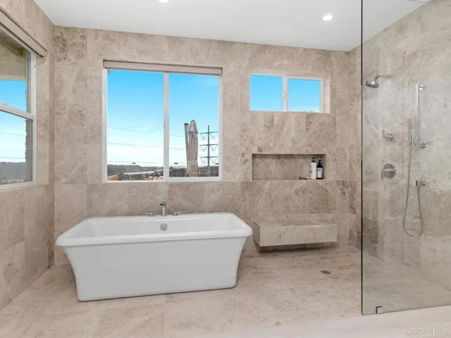 Primary Shower/Tub