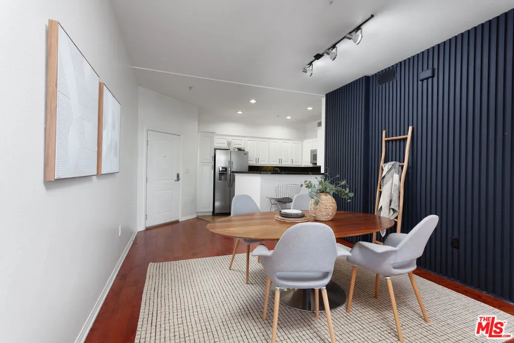 3750 Santa Rosalia Drive 207, Los Angeles, California 90008 home-pic-4