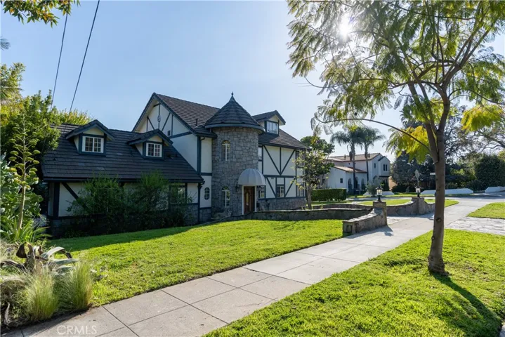 932 W Kenneth Road, Glendale, California 91202