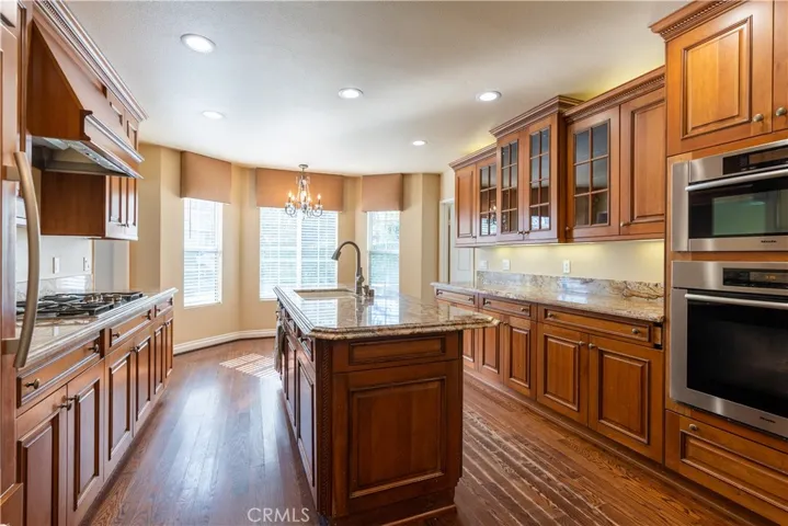 932 W Kenneth Road, Glendale, California 91202