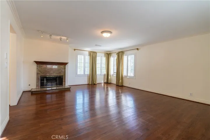 932 W Kenneth Road, Glendale, California 91202