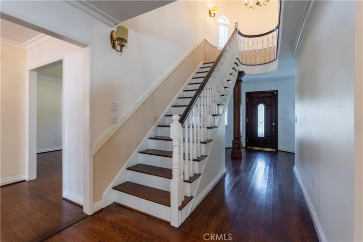 932 W Kenneth Road, Glendale, California 91202
