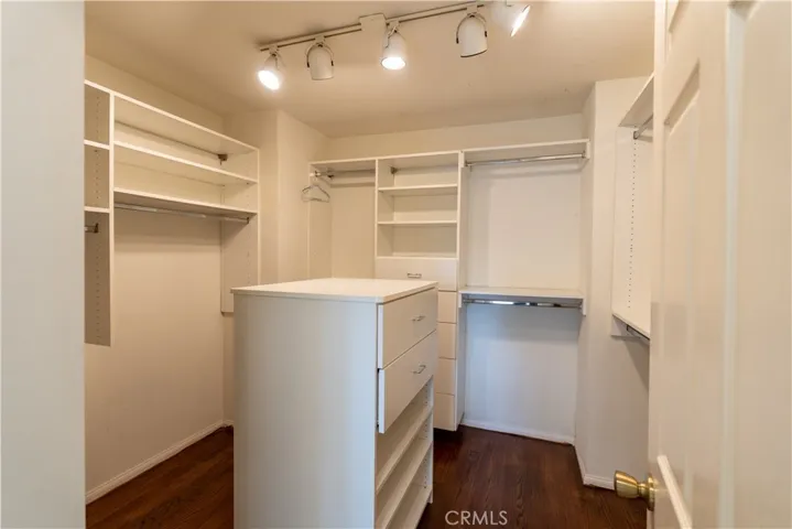 932 W Kenneth Road, Glendale, California 91202