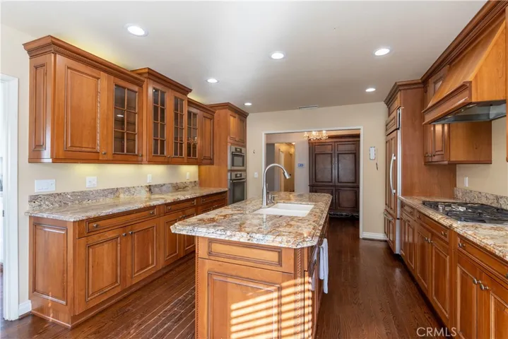932 W Kenneth Road, Glendale, California 91202