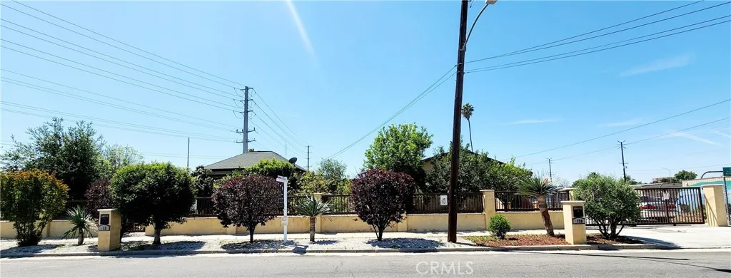 3112 3130 1st Street, Riverside, California 92507 home-pic-1