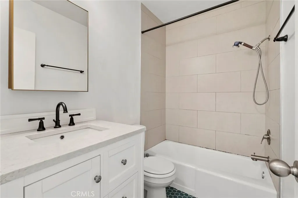 1950 Cloverfield Boulevard 10, Santa Monica, California 90404 home-pic-8