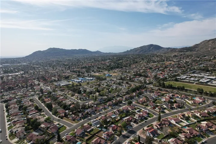 ARIAL VIEW OF THE NEIGHBORHOOD