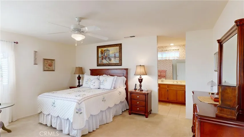 PRIMARY BEDROOM (2)