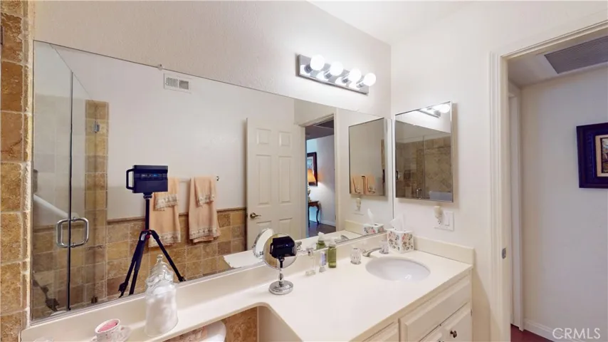 1ST FLOOR BATHROOM (1)