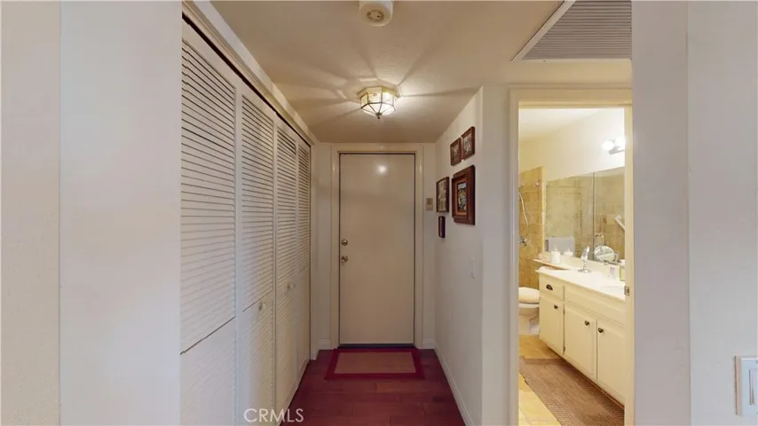 1ST FLOOR HALL WAY