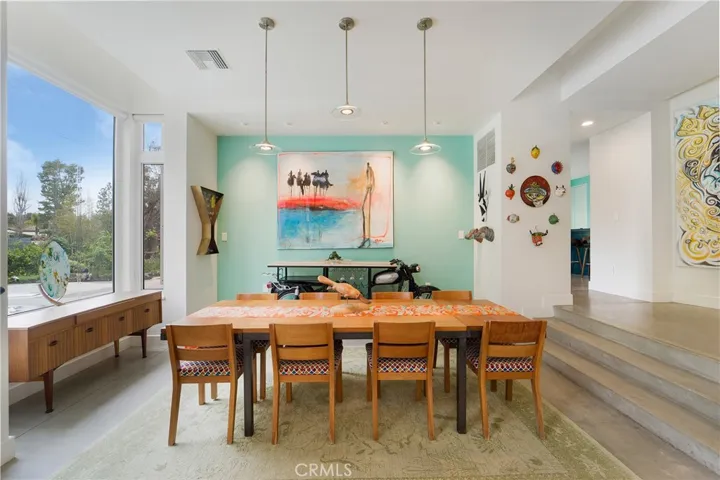 Dining room and views.