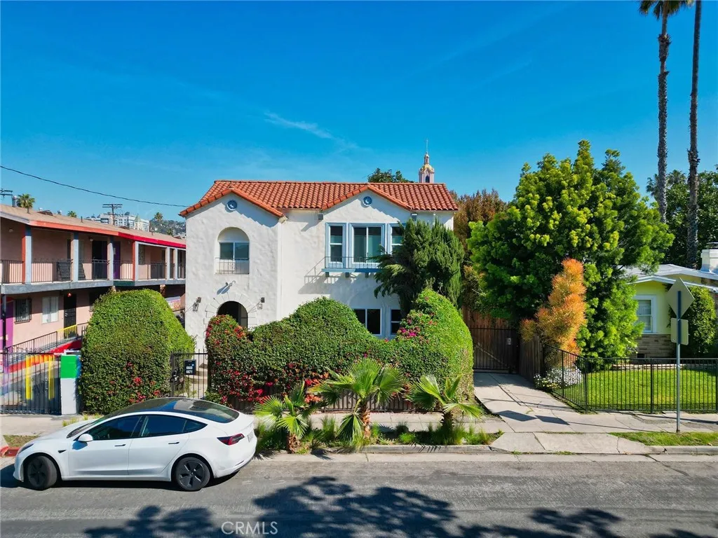 6669 De Longpre Avenue, Los Angeles, California 90028 home-pic-0