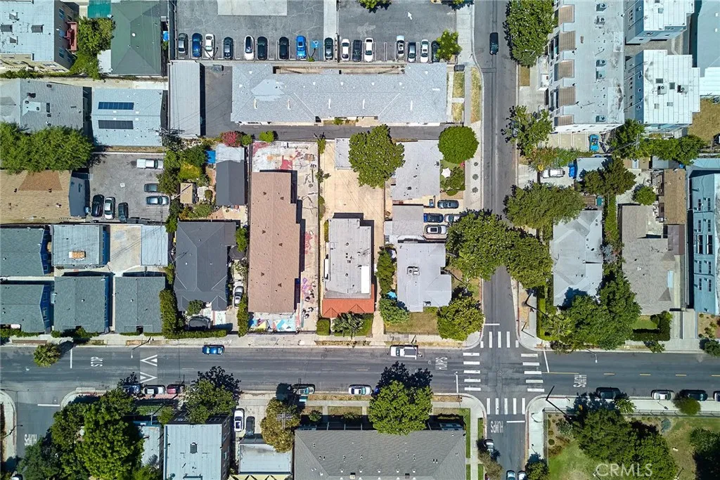 6669 De Longpre Avenue, Los Angeles, California 90028 home-pic-40