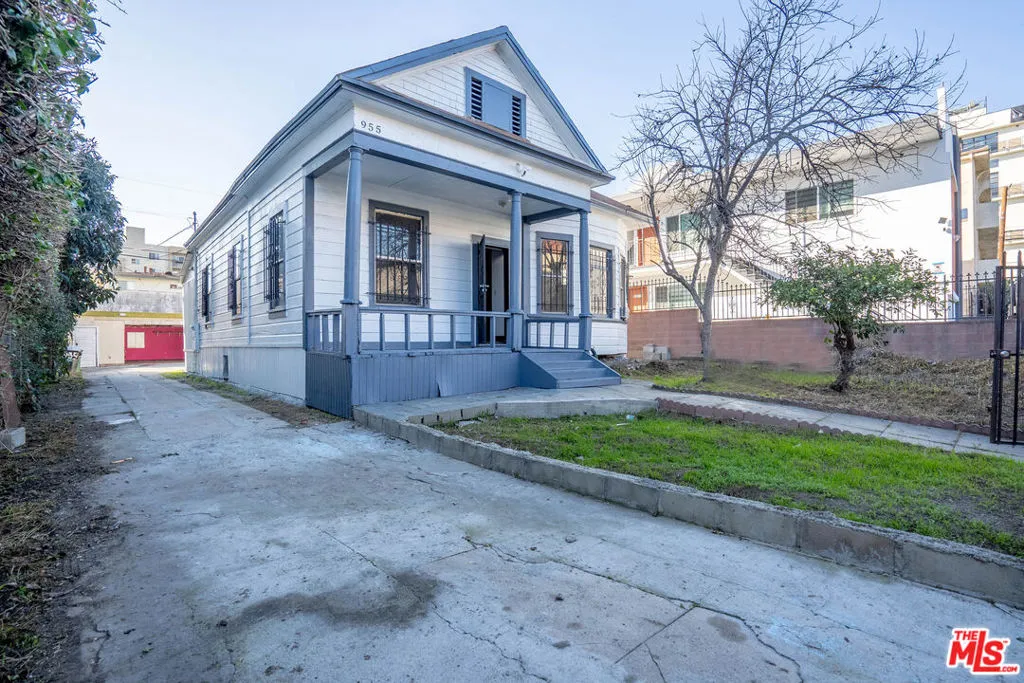 955 S Ardmore Avenue, Los Angeles, California 90006, 3 Bedrooms Bedrooms, ,2 BathroomsBathrooms,Residential,For Sale,Ardmore,25520367
