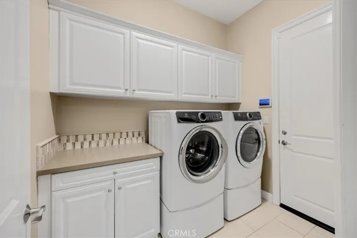 17495 Oakbluffs Lane, Huntington Beach, California 92649