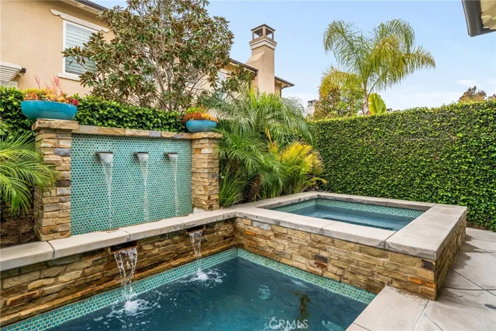 17495 Oakbluffs Lane, Huntington Beach, California 92649