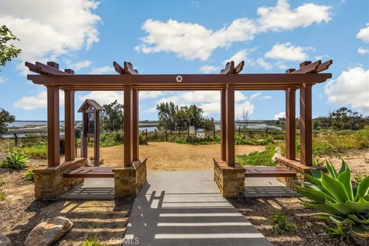 17495 Oakbluffs Lane, Huntington Beach, California 92649