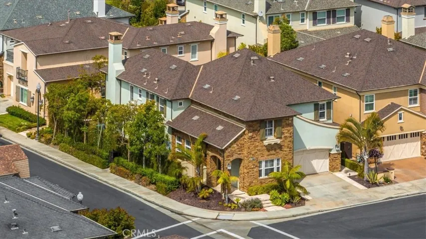 17495 Oakbluffs Lane, Huntington Beach, California 92649