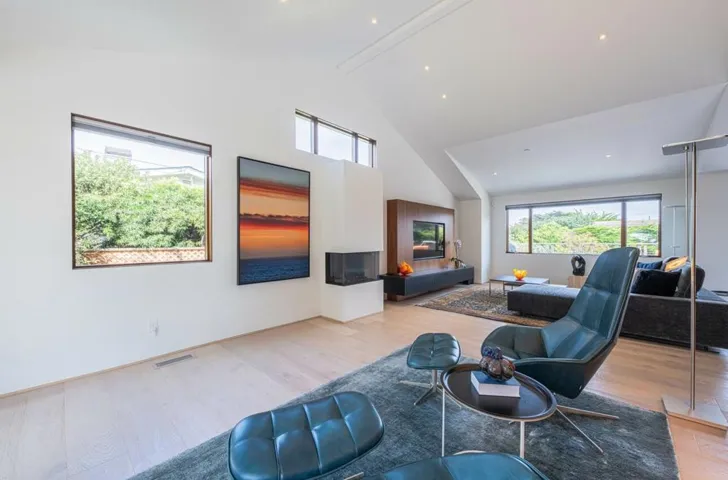 1142 Crest Avenue, Pacific Grove, California 93950