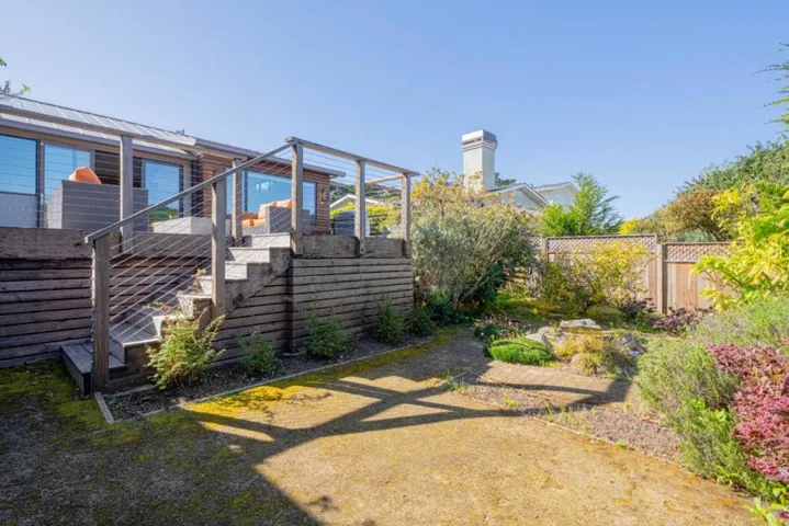 1142 Crest Avenue, Pacific Grove, California 93950