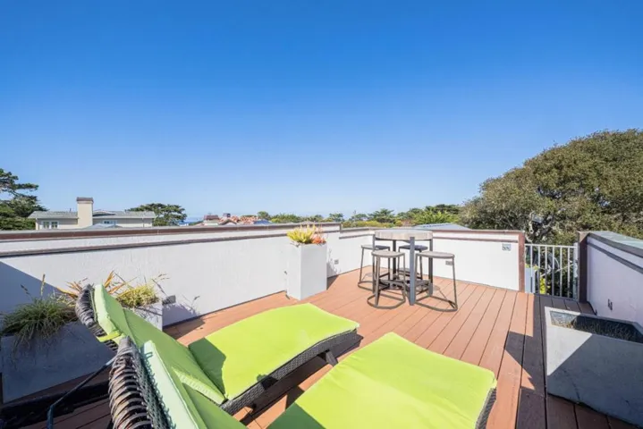 1142 Crest Avenue, Pacific Grove, California 93950